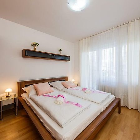 Apartman Lucija Kastela Luaran gambar