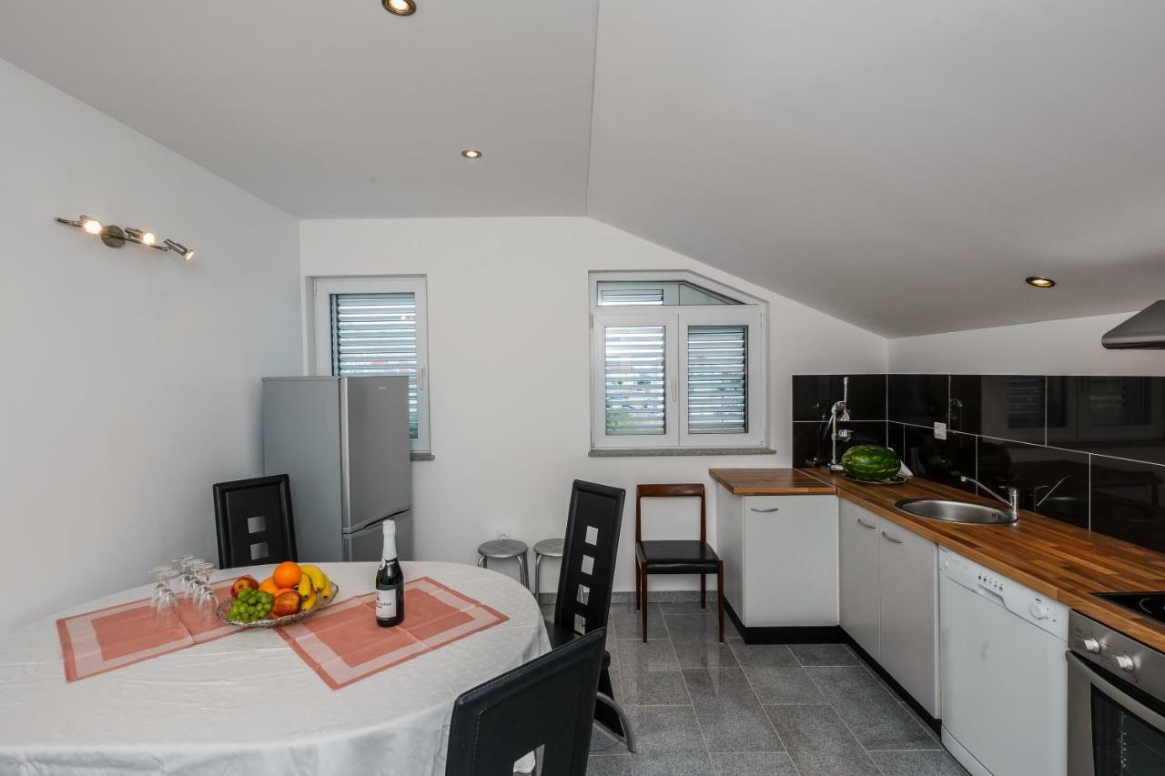 Apartman Lucija Kastela Luaran gambar