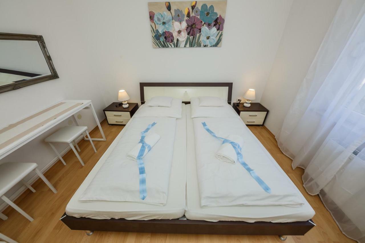 Apartman Lucija Kastela Luaran gambar
