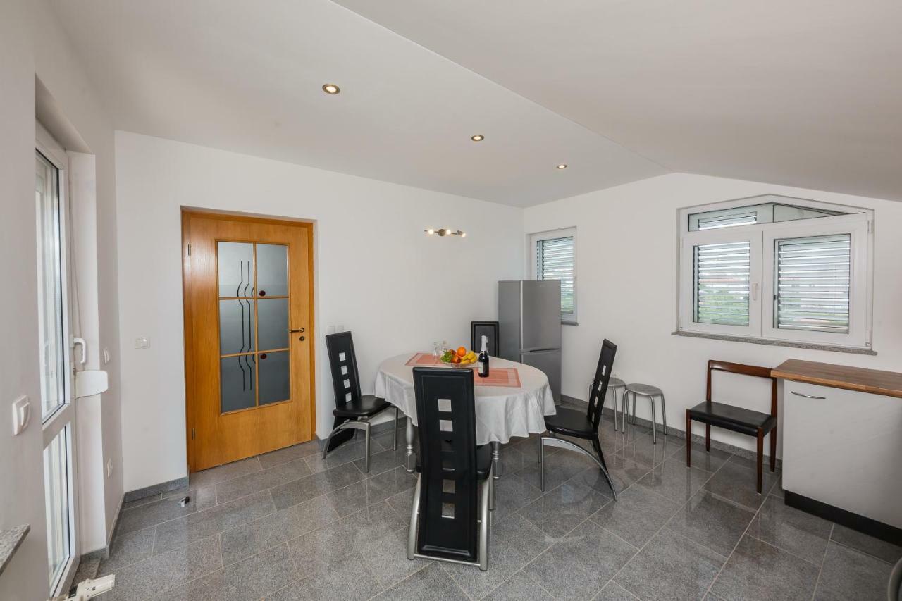 Apartman Lucija Kastela Luaran gambar