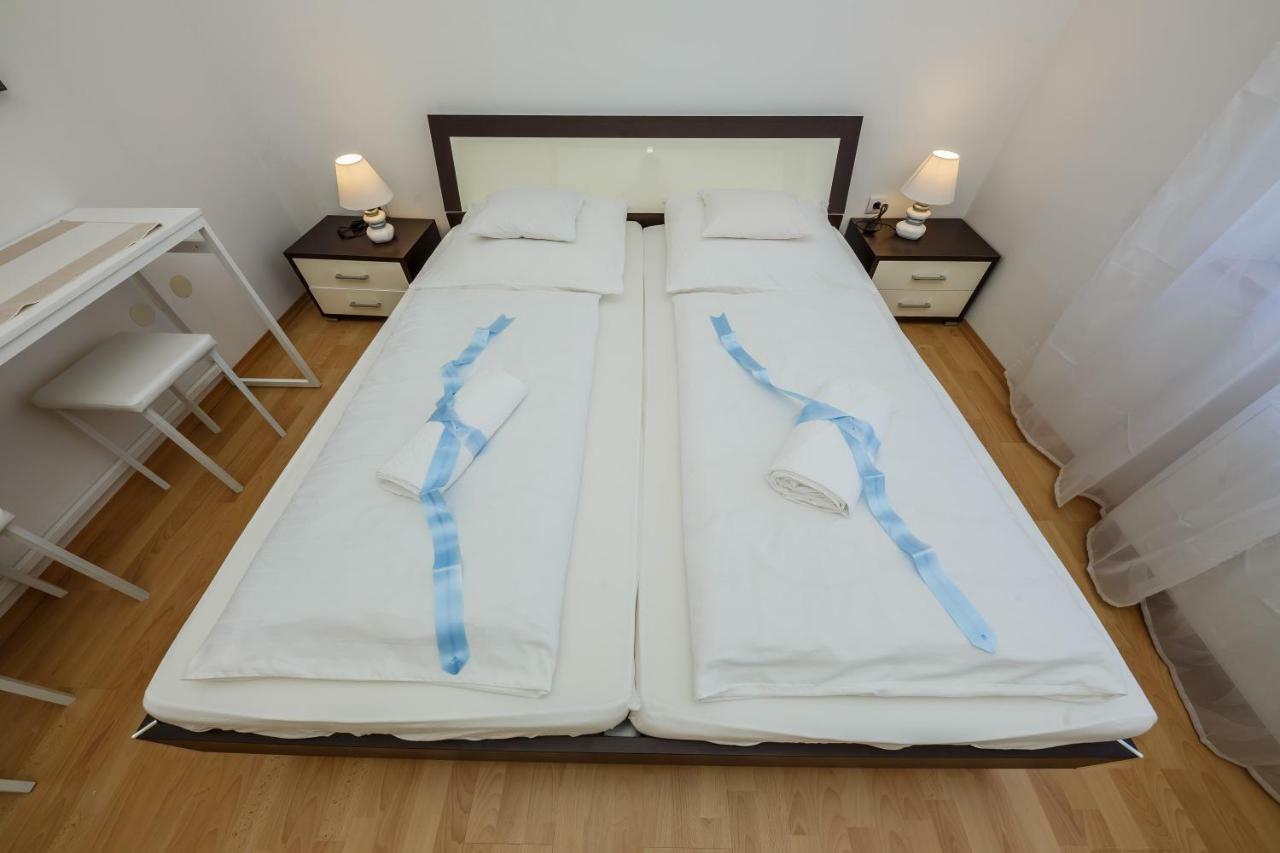 Apartman Lucija Kastela Luaran gambar
