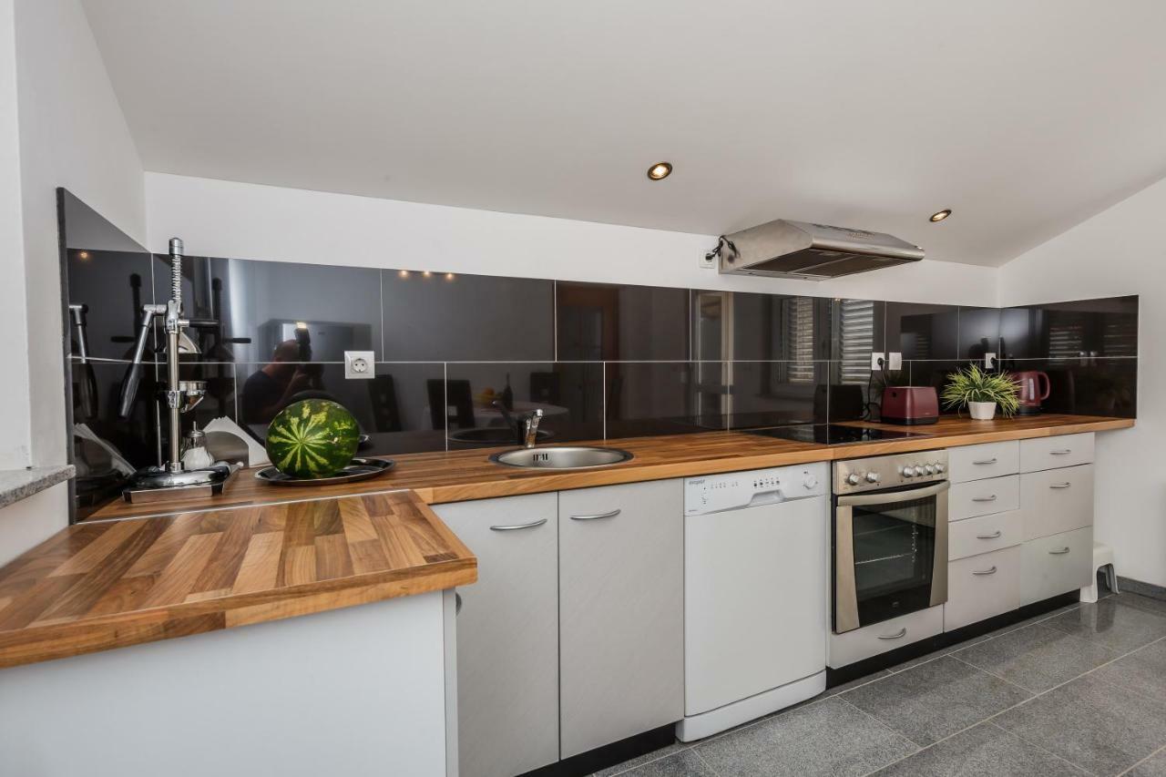Apartman Lucija Kastela Luaran gambar