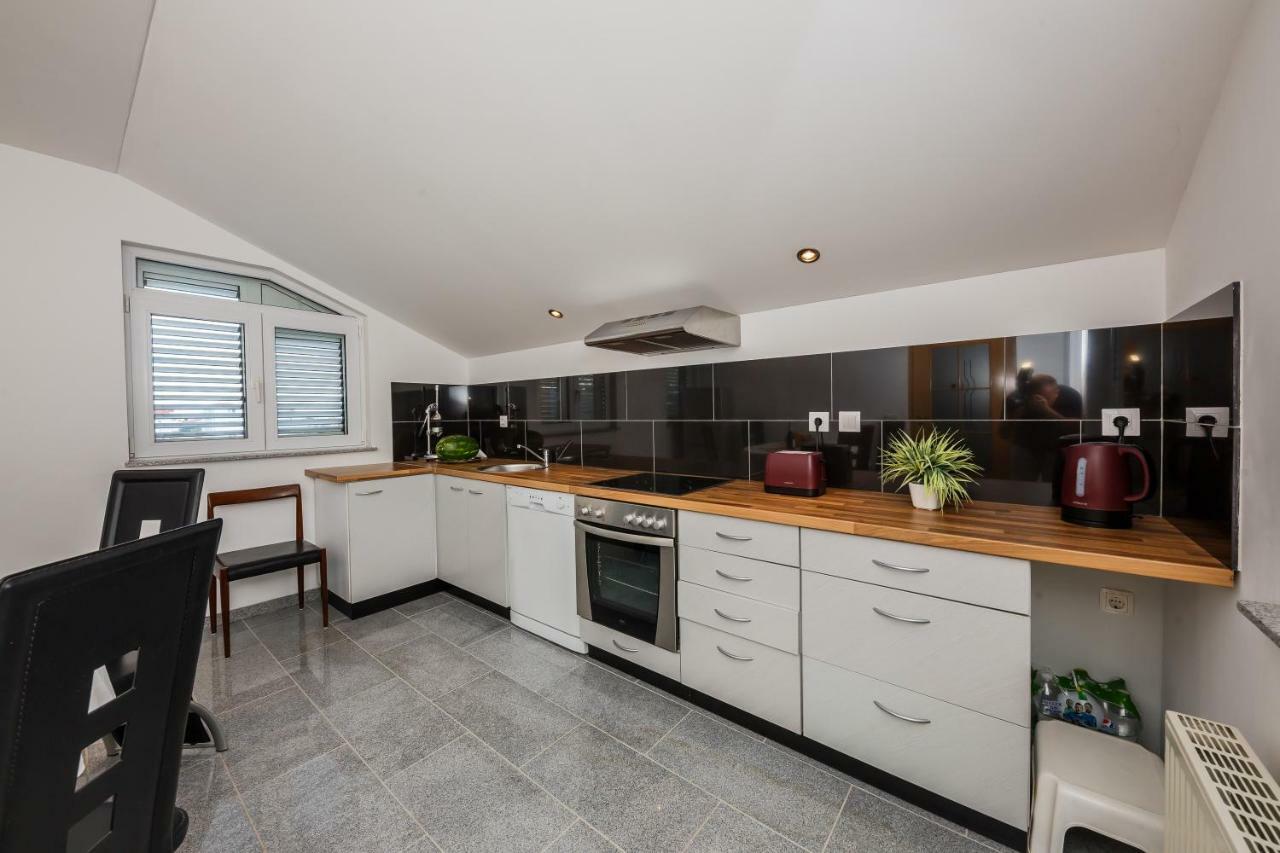 Apartman Lucija Kastela Luaran gambar
