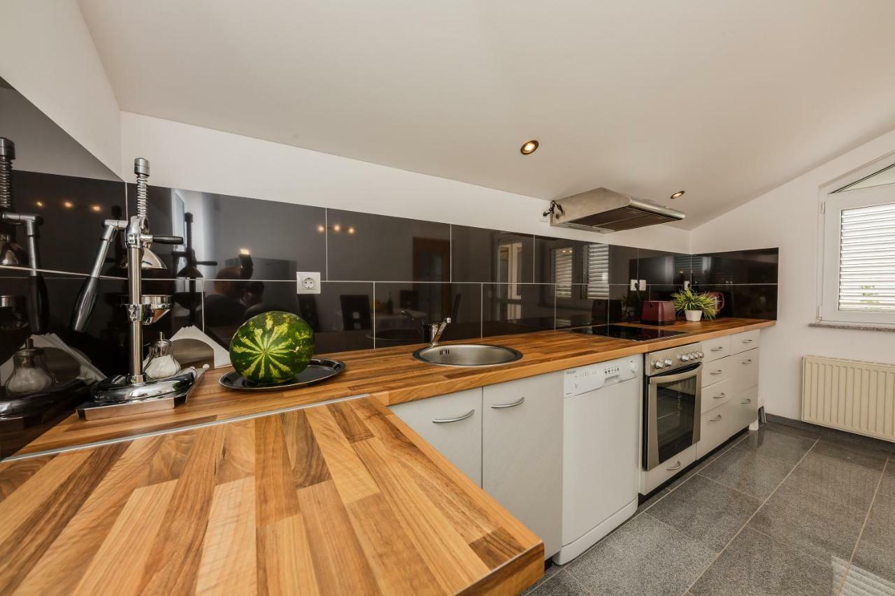 Apartman Lucija Kastela Luaran gambar