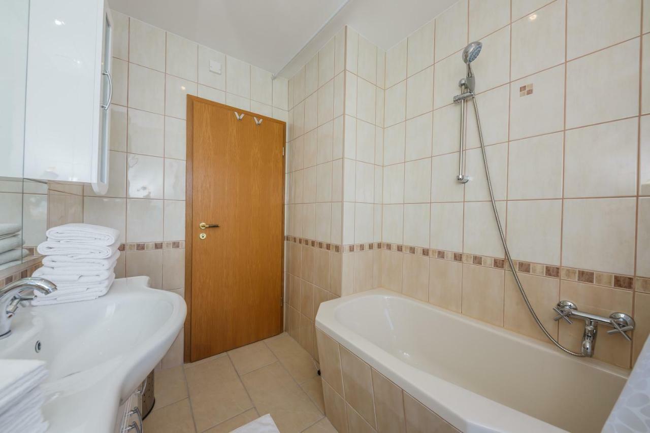 Apartman Lucija Kastela Luaran gambar